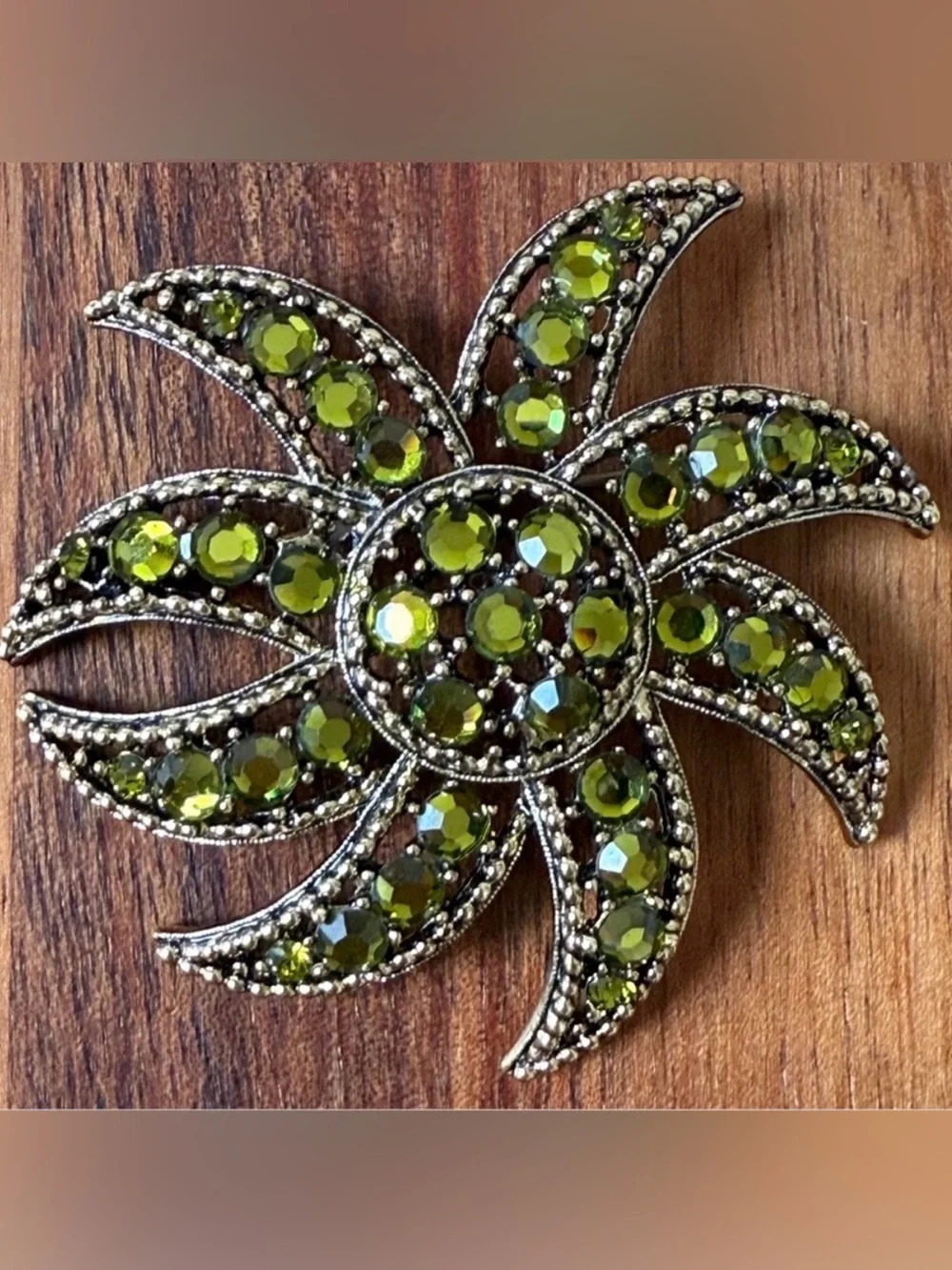 VTG Albert Weiss Starfish Floral Avocado Green Glass Rhinestone Brooch Pin